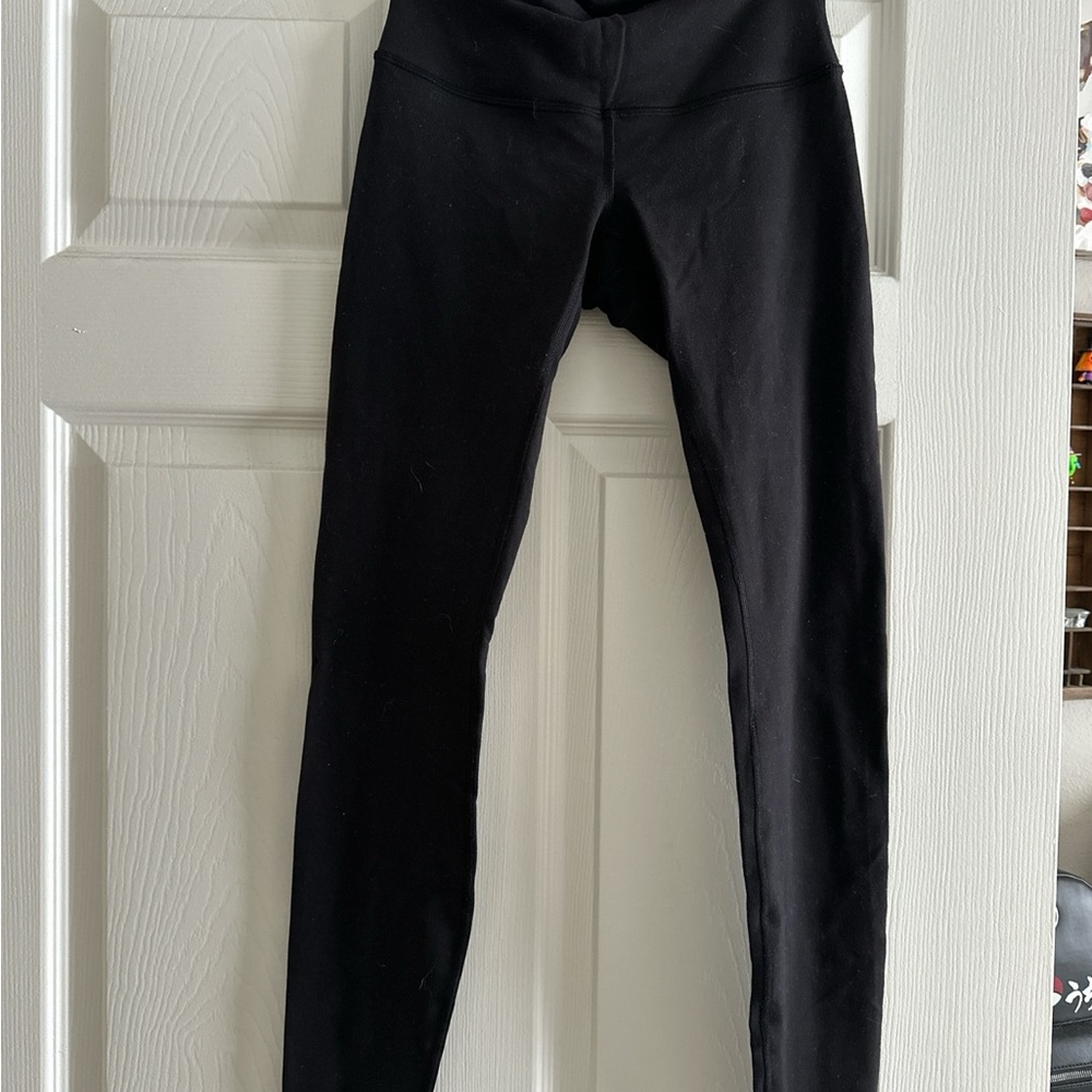 Black Lululemon low rise Wunder under Leggings 25” Length